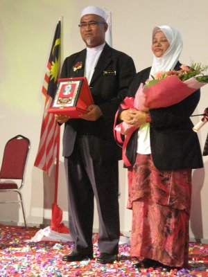 DOTY 2009 Bersama Suami PJS Azizan Ahmad